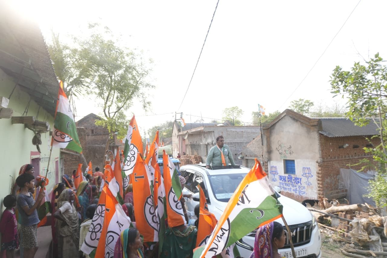 গনগনে রোদে জোর প্রচারে আটষট্টির টগবগে সুজয়