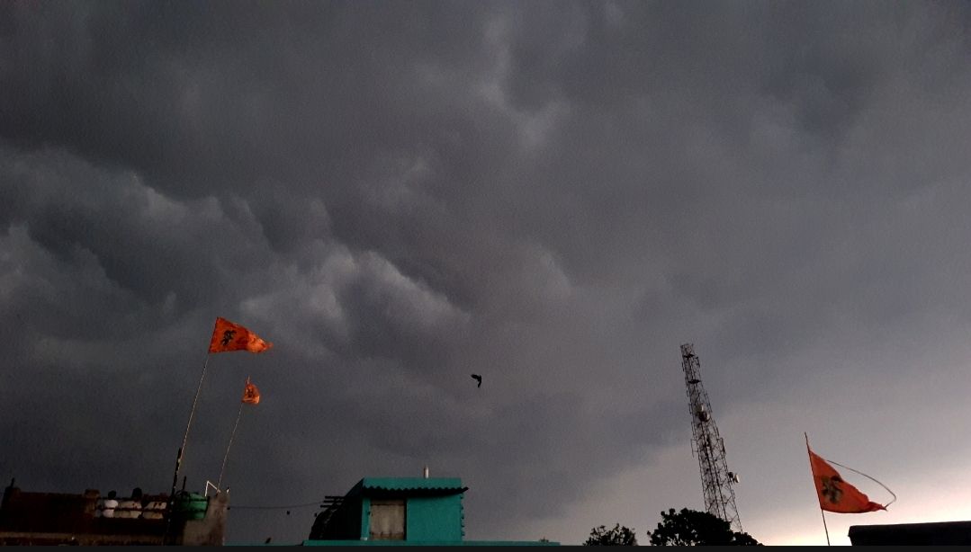 কালবৈশাখীর জোড়া ঝাপটা, ১৮.৫ ডিগ্রিতে নেমে গেল রাতের পারদ
