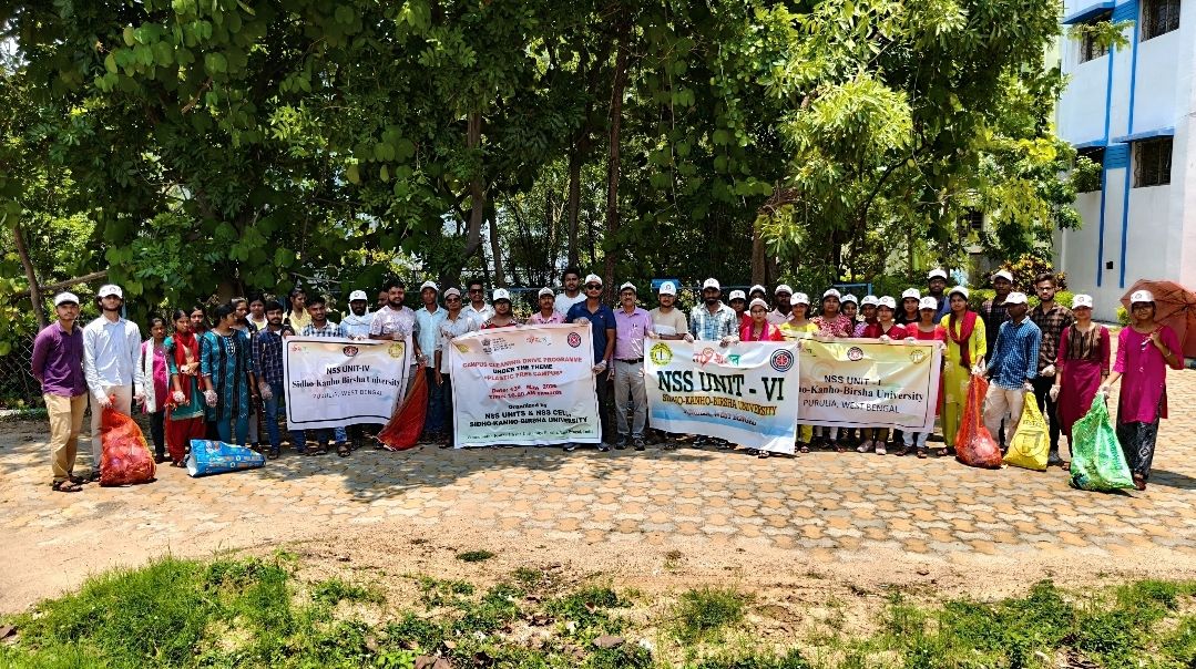 স্বয়ং উপাচার্য নামলেন সাফাইয়ে, ভোটের পর ক্যাম্পাস পরিচ্ছন্নতায় নয়া উদ্যোগ সিধো কানহু বিরসা বিশ্ববিদ্যালয়ের