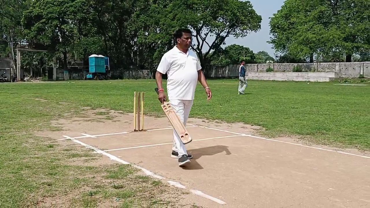 তৃণমূলকে ৯-০ করে এবার ব্যাট হাতে বিজেপি জেলা সভাপতি