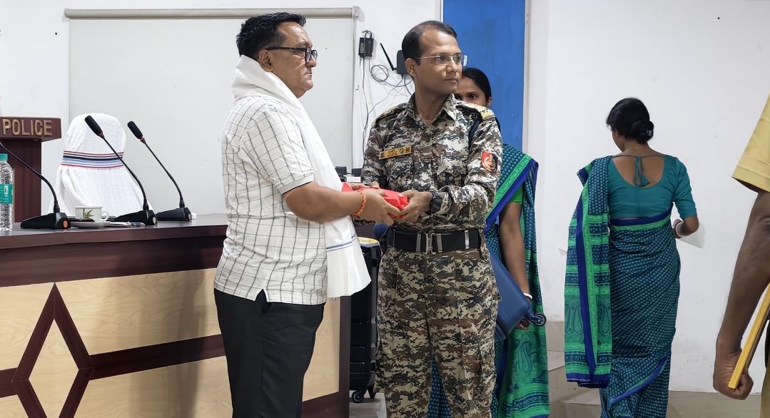 অবসরের আবেগে ভাসলেন পুলিশ আধিকারিক ও কর্মীরা
