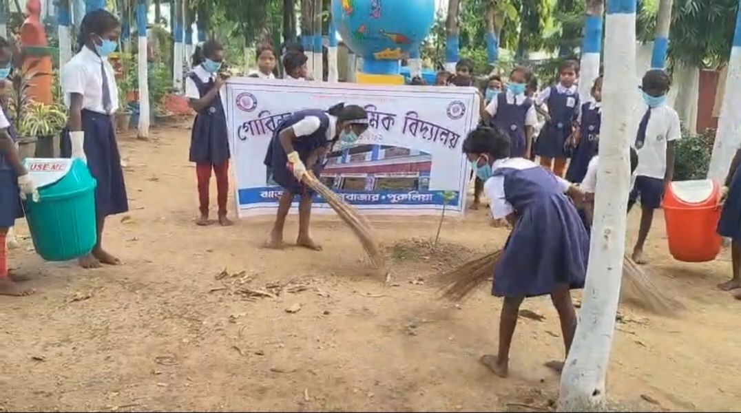 মানবাজারে প্লাস্টিক ডোনেশন ক্যাম্প? এ কী করলো খুদেরা
