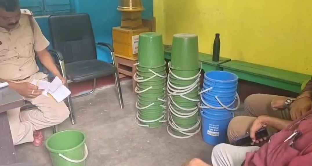 এবার বালতি চুরি? তৃণমূল নেতার বিরুদ্ধে অভিযোগে সোরগোল পুরুলিয়ায়