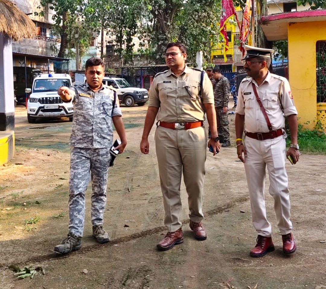 ঝালদা থানায় অতিরিক্ত পুলিশ সুপার, দায়িত্ব নিয়েই পরিদর্শনে