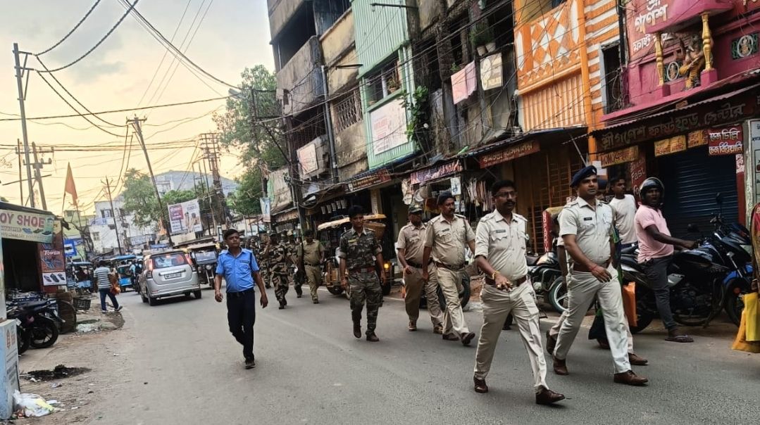 ঝালদায় মহরম উৎসবকে সামনে রেখে রুট মার্চ জেলা পুলিশের