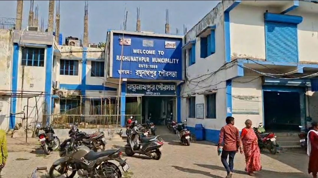 রঘুনাথপুর পুরসভায় ৮ কোটি টাকার দুর্নীতির অভিযোগ, মহকুমা শাসকের দপ্তরে বিজেপির ‘লাল ফাইল’
