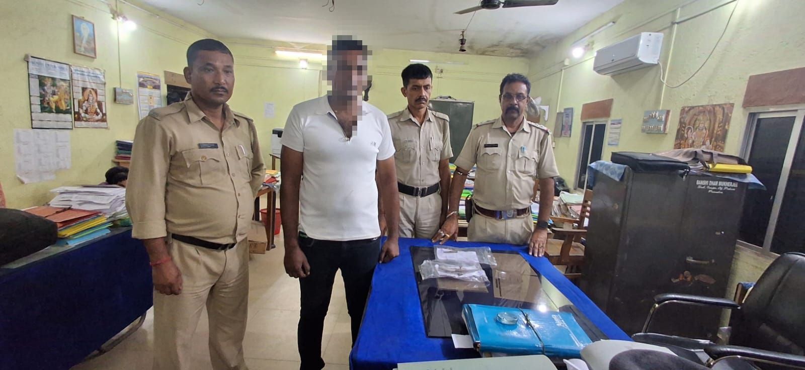 ভাঙড়া মোড়ে অস্ত্র সহ ধৃত ১