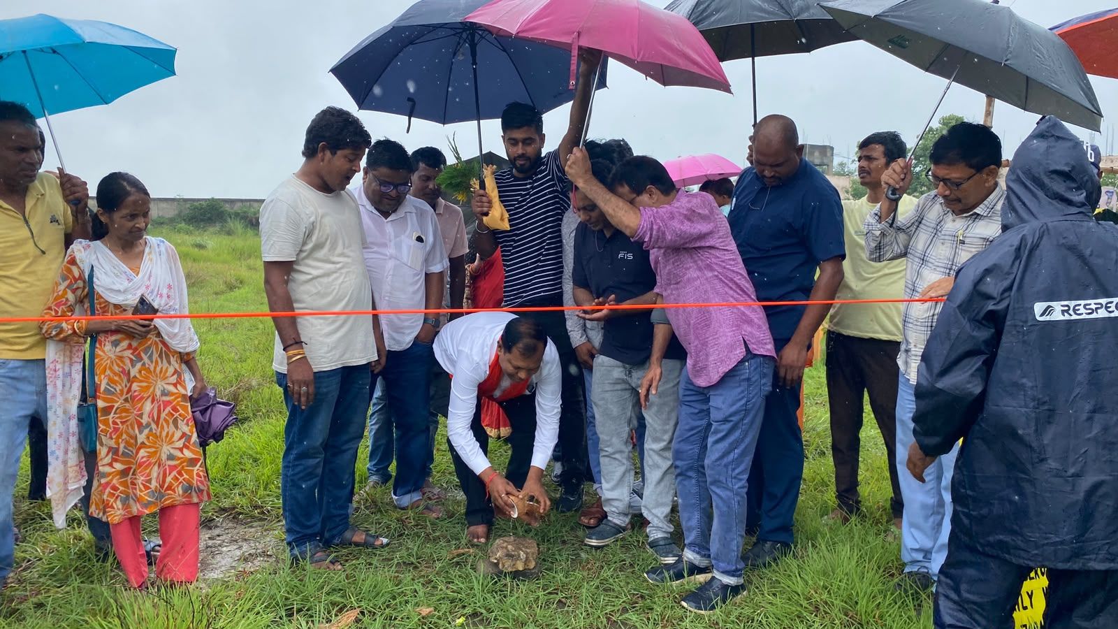 প্রযুক্তি এবার পাহারাদার, পুরুলিয়ায় ভিবি-জি রামজি প্রকল্পে মাটি কাটলেন মন্ত্রী - বিধায়ক