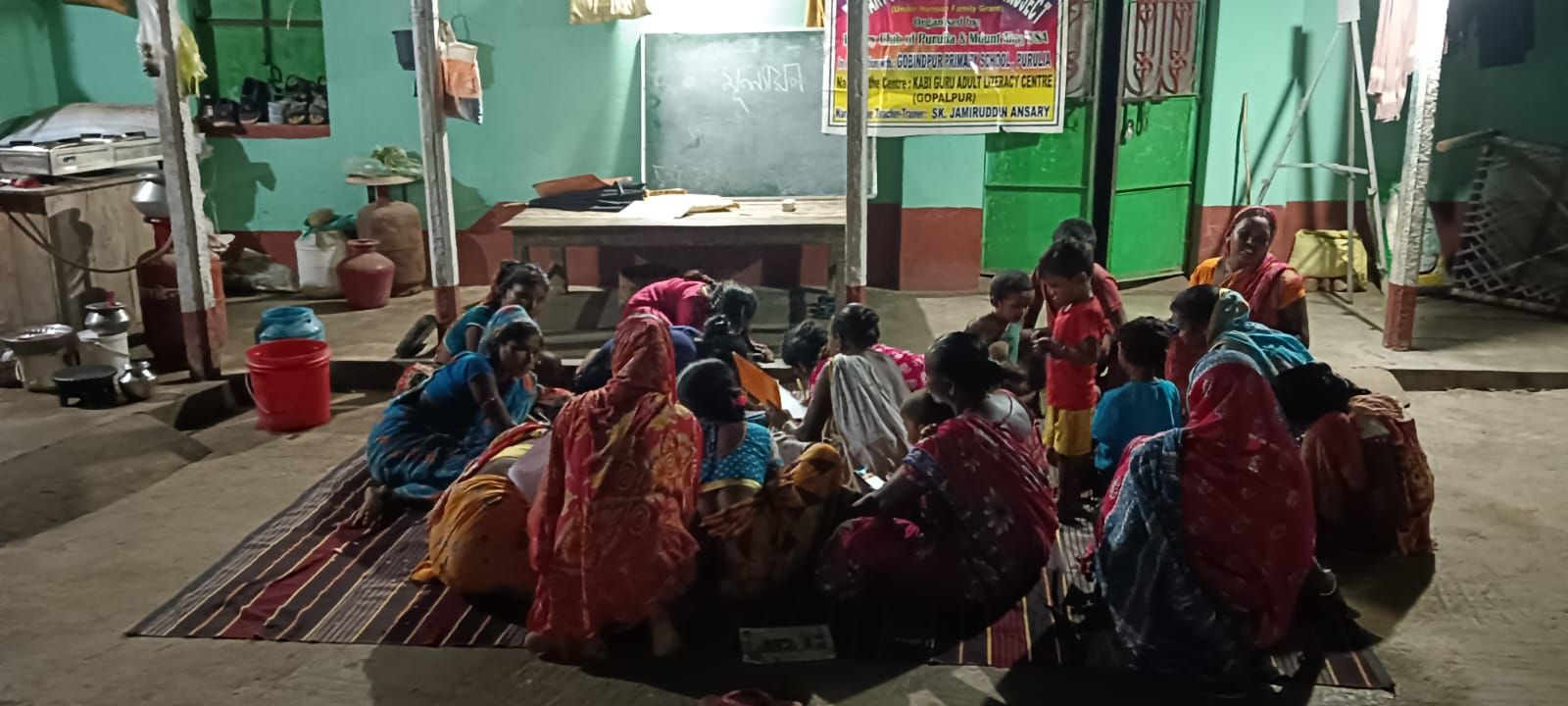 অক্ষর চিনে বেড়েছে বিশ্বাস, পরীক্ষা দিলেন জেলার ৫৭৬ জন বয়স্ক পড়ুয়া