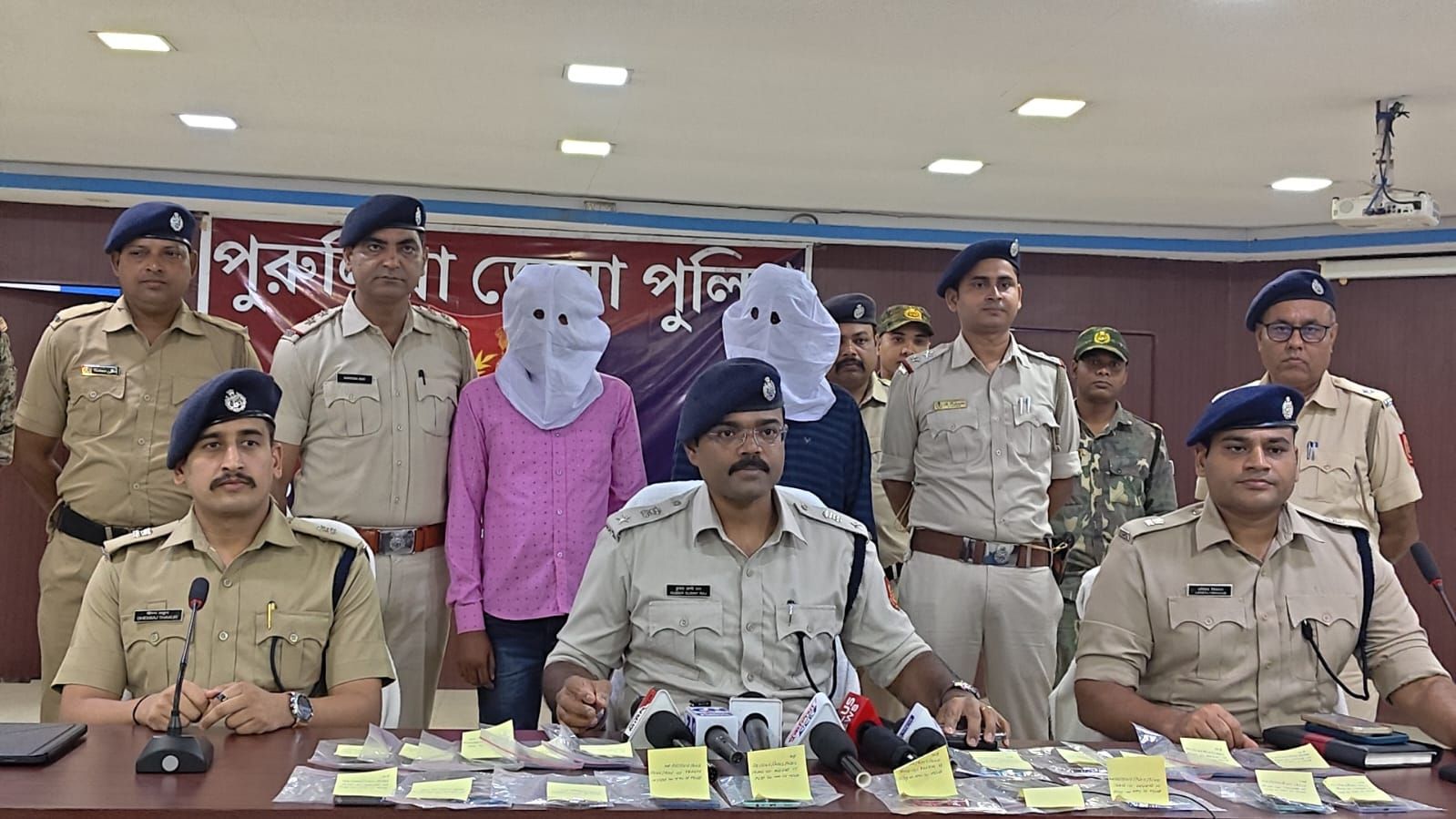শতাধিক মোবাইল উদ্ধার, আন্তঃজেলা মোবাইল চোর চক্র পুলিশের জালে, ধৃত ২