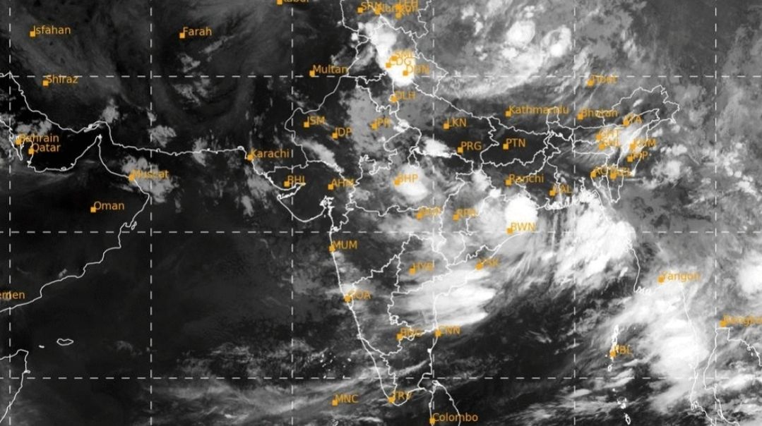 আজ ভারী বৃষ্টির অপেক্ষা, সোমবার পুরুলিয়ায় বৃষ্টি মাত্র ১ মিলিমিটার