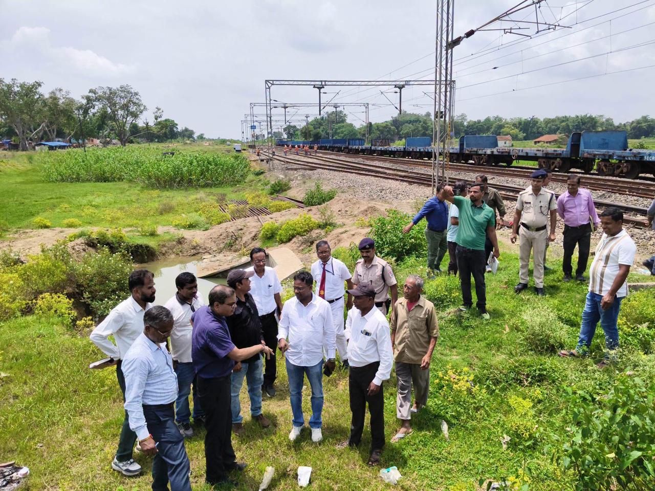তোড়াং স্টেশনের পরিকাঠামো উন্নয়নে উদ্যোগী বাঘমুন্ডির বিধায়ক, পরিদর্শনে ডিআরএম