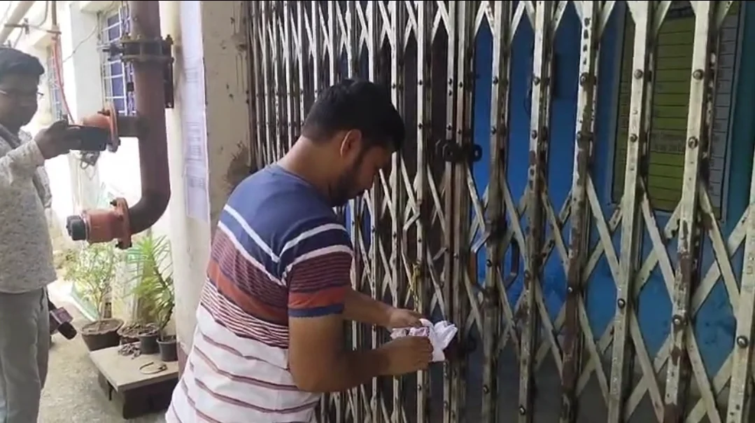 নিতুড়িয়ার ঘটনার পর কড়া প্রশাসন, পুঞ্চায় লাইসেন্সবিহীন নার্সিংহোমের ঝাঁপ বন্ধ করলো পুলিশ, স্বাস্থ্যেও জিরো টলারেন্স নীতি
