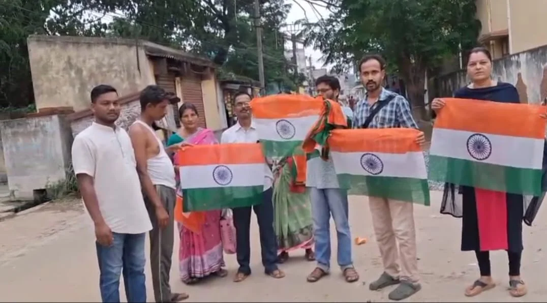 প্রতিটি ঘরে তেরঙ্গা, চমকে দিলো পুরুলিয়ার ৬ নং ওয়ার্ড