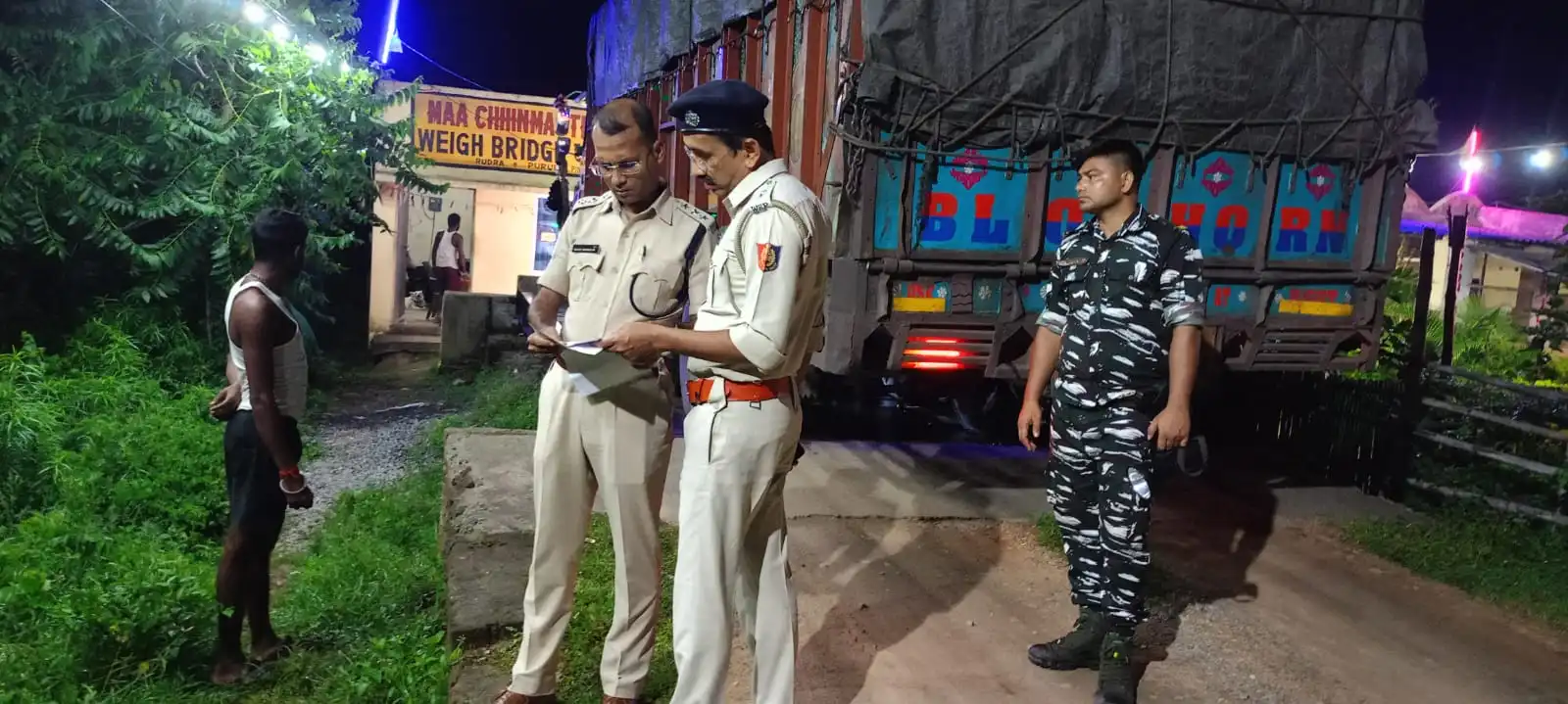 গভীর রাতে অবৈধ কয়লা পাচারের ছক ভেস্তে দিল মফস্বল থানার পুলিশ