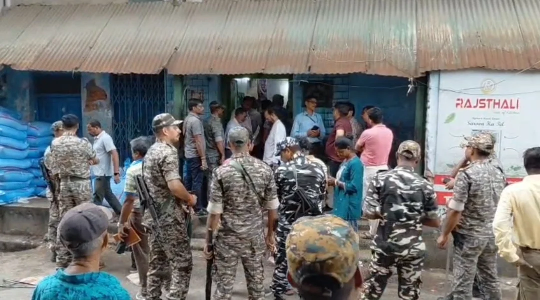 বাজারে জিনিসের দাম আগুন, পুরুলিয়া জুড়ে তল্লাশিতে সামিল খোদ ডিএম, এসপি
