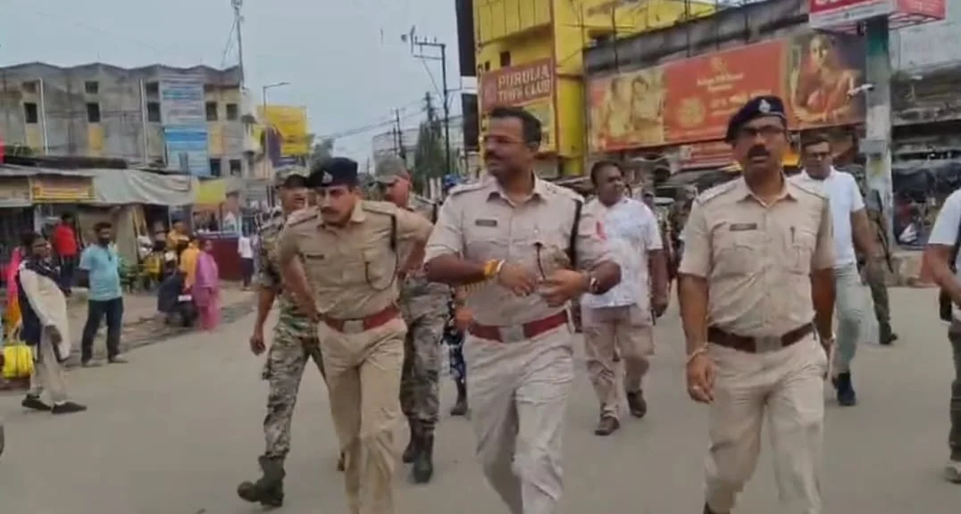 বিশ্বনবী দিবসে শান্তি বজায় রাখতে পুরুলিয়া শহরে পুলিশের রুট মার্চ, নেতৃত্বে খোদ এসপি