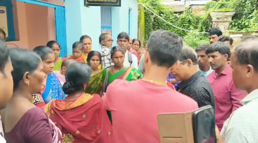 ব্লাড ব্যাংক সরেই গেলো, ক্ষোভে আন্দোলন চরমে, স্বাস্থ্য পরিকাঠামো দেখতে বিশেষ প্রতিনিধি দল