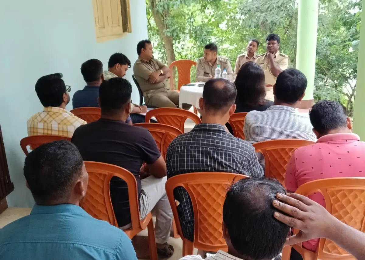 অগ্নি-মোকাবিলা ও পরিবেশ রক্ষায় হোটেল মালিকদের নিয়ে বৈঠকে আড়শা বন দফতর