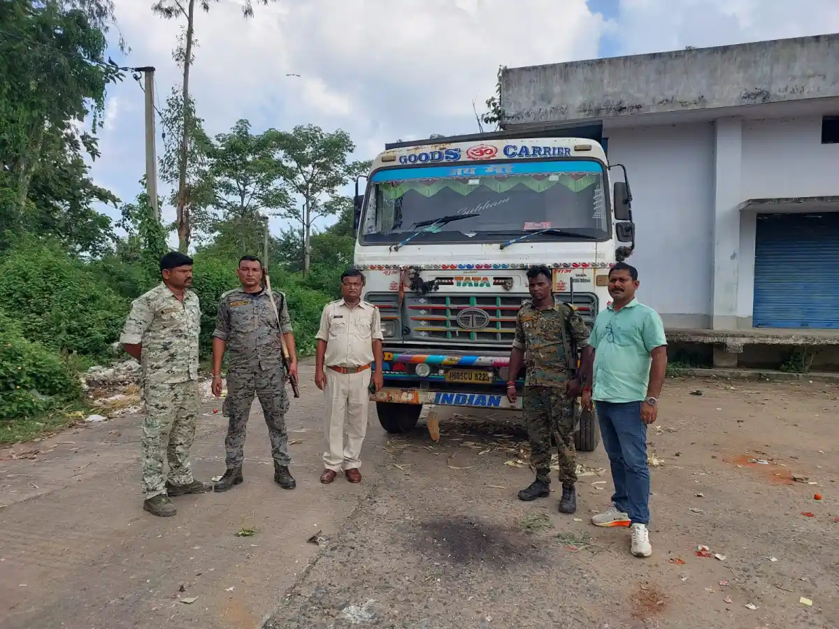 বেআইনি বালি পাচারের ছক ভেস্তে দিলো বরাবাজার থানার পুলিশ