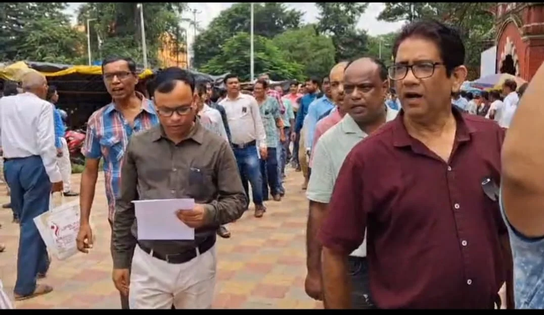 আদালত কর্মীদের পেন ডাউন, অচল পুরুলিয়া জেলা আদালত