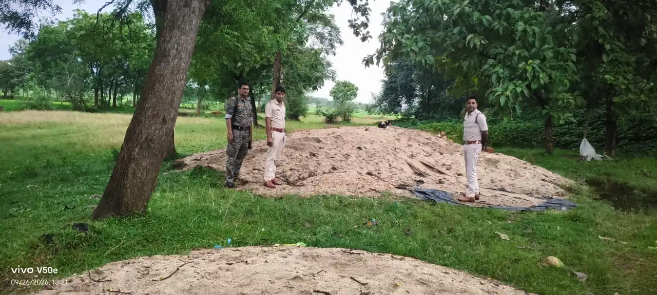 আড়শায় বিপুল পরিমাণ মজুত করা বালি আটক