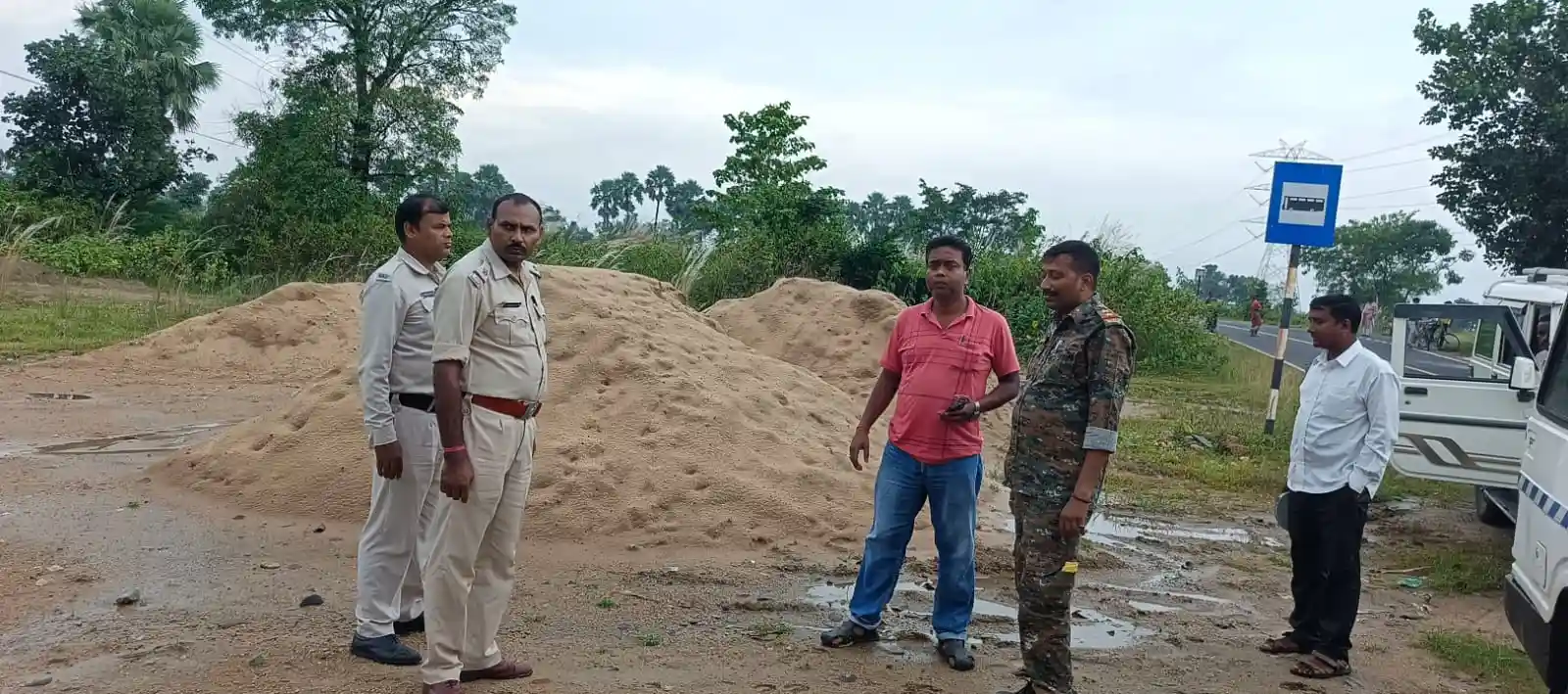 বেআইনি বালি পাচার রুখতে জেলা জুড়ে অভিযান