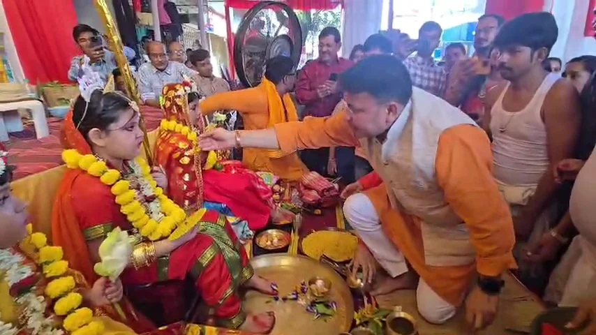 পুরুলিয়ায় কুমারী পূজায় অংশ নিলেন সাংসদ জ্যোতির্ময় সিং মাহাতো