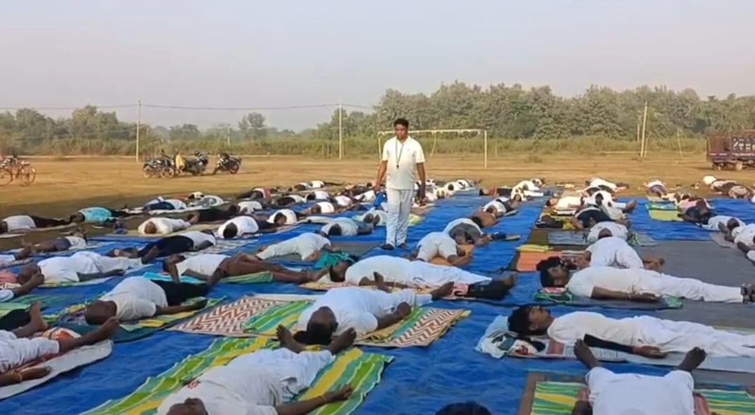 রেকর্ড গড়ার পথে ঝালদার কুশি গ্রামে যোগ শিবির