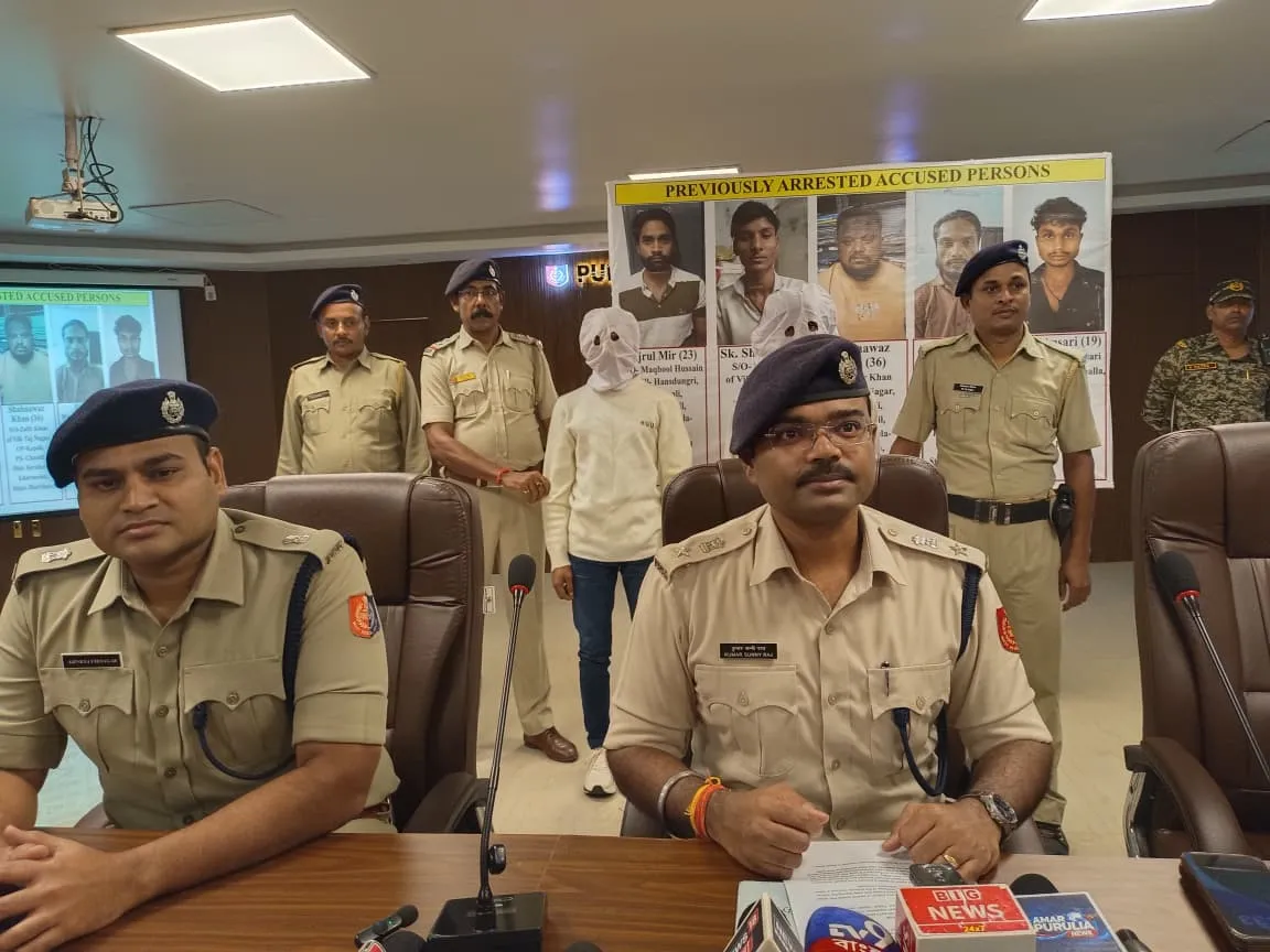 গোয়েন্দার কাজ করলেন পুরুলিয়ার বাসিন্দারা ! আন্তঃরাজ্য গরু পাচারের পর্দাফাঁস করে প্রশংসা এসপি-র
