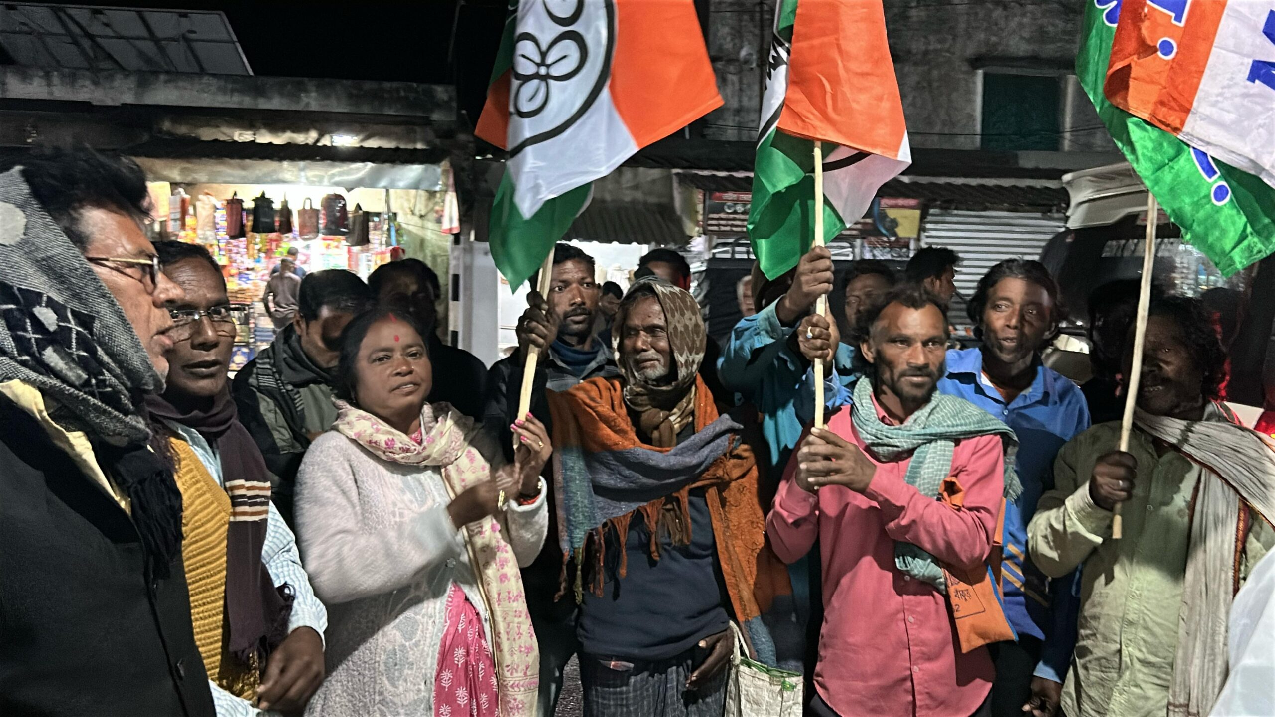 এসআইআর শুনানির হয়রানির অভিযোগে বিজেপি ছেড়ে তৃণমূলে যোগ ১২ আদিবাসী পরিবারের