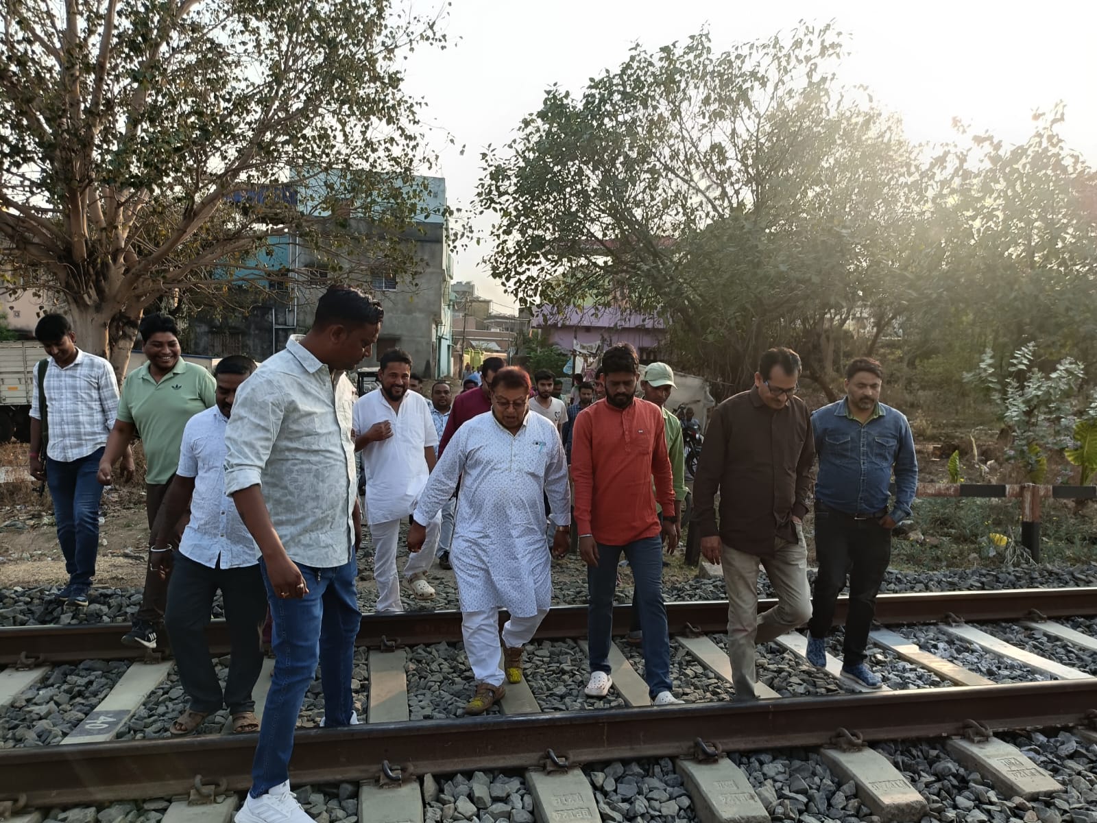 পুরুলিয়া বিস্ফোরণ কাণ্ডে নিহত শ্রমিক পরিবারে সহ সভাধিপতি সুজয় বন্দ্যোপাধ্যায়, পারলৌকিক কাজের জন্য করলেন আর্থিক সাহায্য