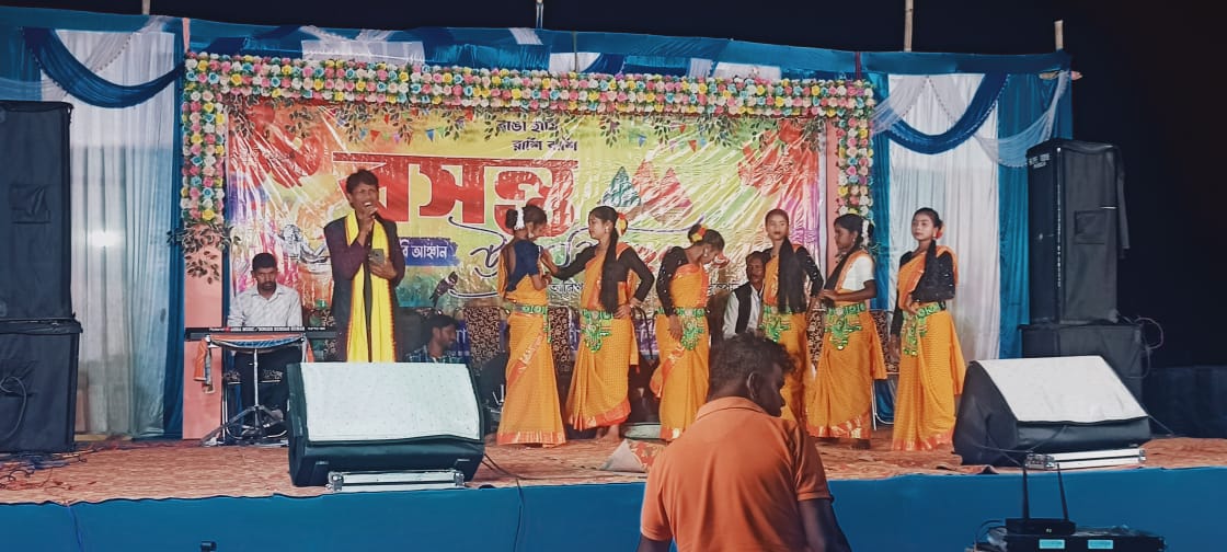 আবির উড়িয়ে, বিভিন্ন সাংস্কৃতিক অনুষ্ঠানের মধ্য দিয়ে আড়শায় পালিত হল বসন্ত উৎসব