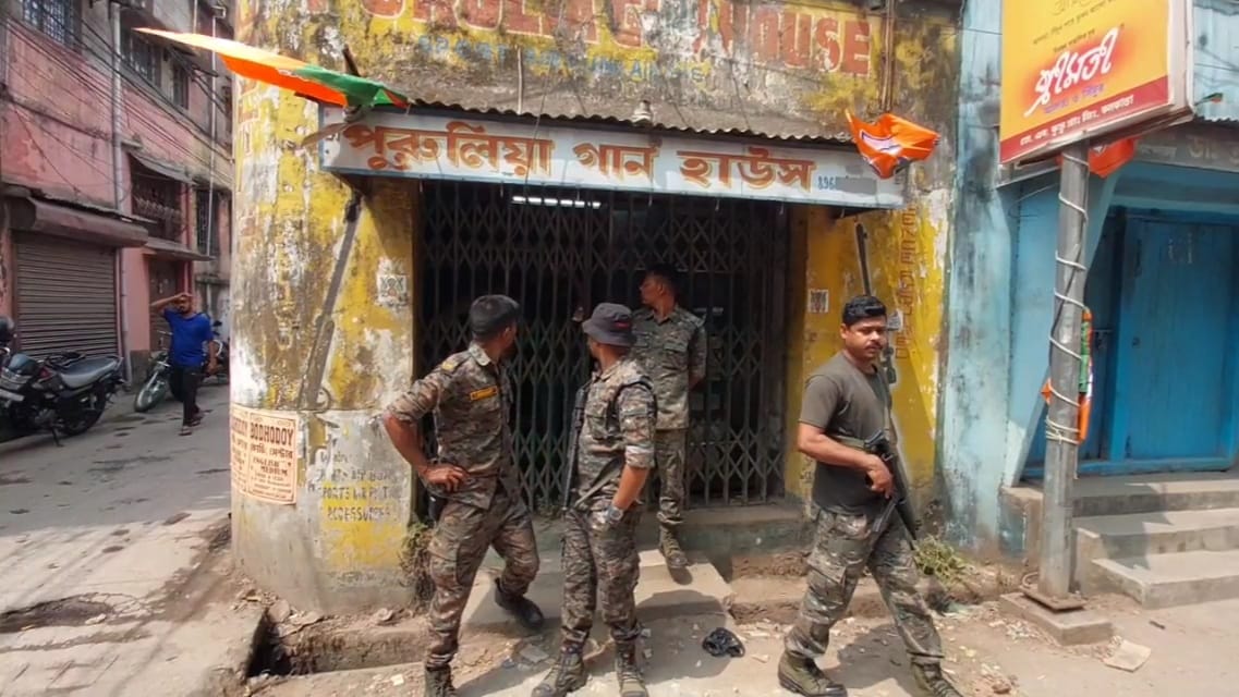 বন্দুকের দোকানে এসটিএফ হানা, বাজেয়াপ্ত ৮৭ আগ্নেয়াস্ত্র