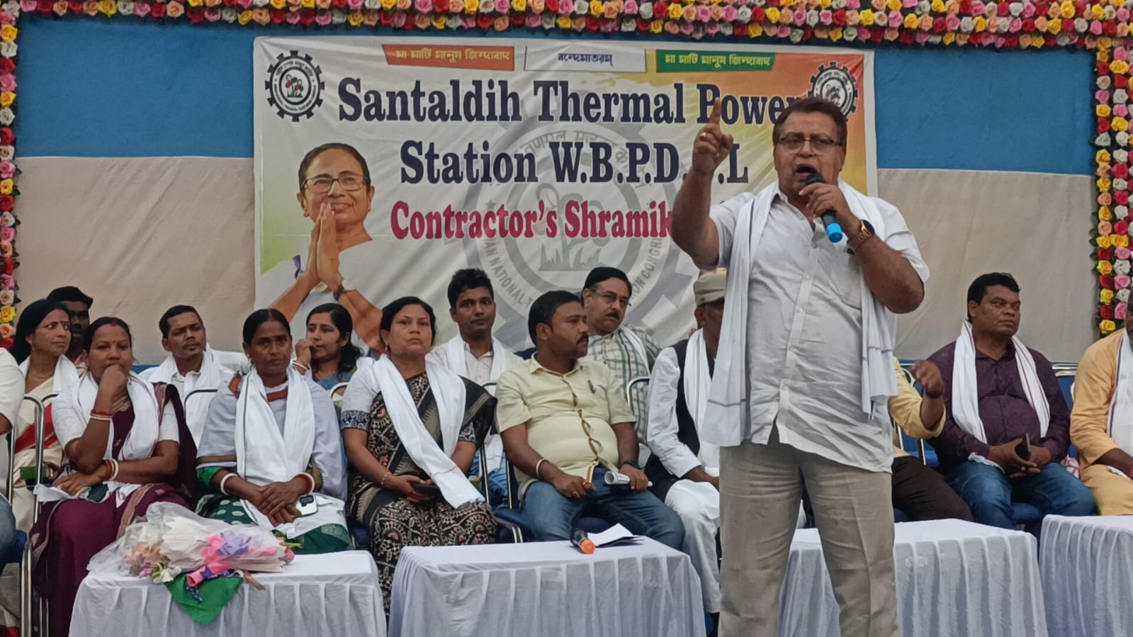 “স্থানীয়দের বাদ দিয়ে বহিরাগতদের ঢোকালে কর্পোরেটকে ধরাশায়ী করে দেব!” সাঁওতালডি থেকে আক্রম*ণ সুজয় বন্দ্যোপাধ্যায়ের