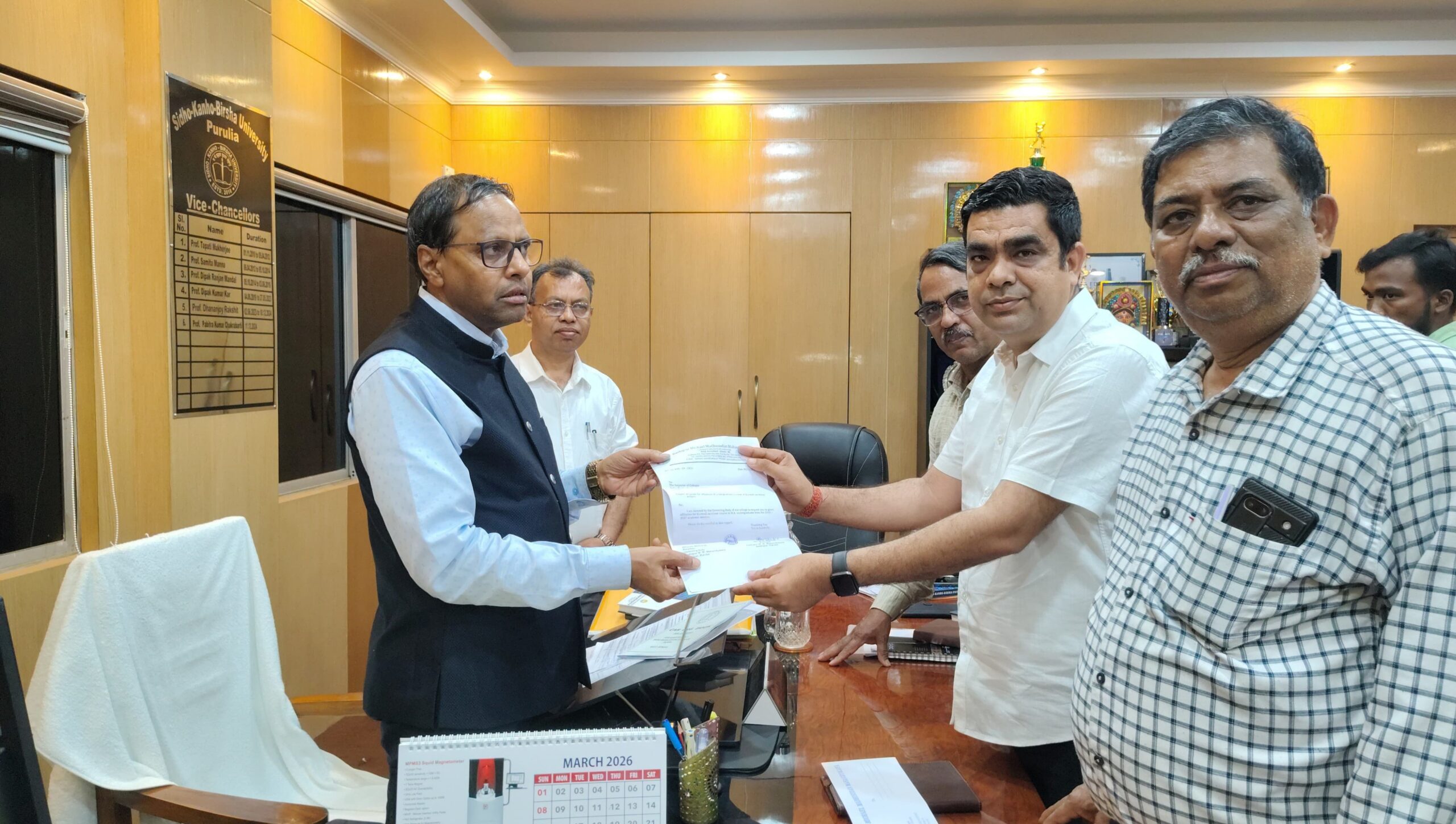 স্নাতক স্তরে সাঁওতালি ও কুড়মালি চালুর আবেদন! সৌমেনের নেতৃত্বে উপাচার্যের সঙ্গে বৈঠক পুরুলিয়ার তিন কলেজের