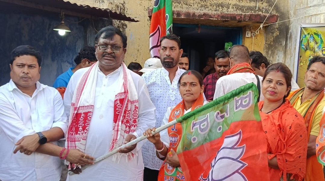 কাশিপুরে তৃণমূল ছেড়ে বিজেপিতে যোগ পঞ্চায়েত সমিতির সদস্য সহ ২৪টি পরিবারের